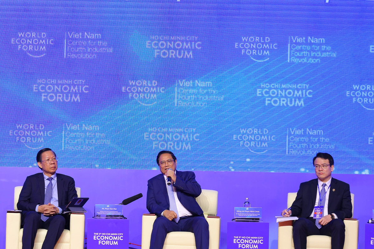 Chủ tịch Diễn đàn Kinh tế thế giới Talkshow với giới trẻ TP HCM - Hình 2 Chu tich Dien dan Kinh te the gioi Talkshow voi gioi tre TP HCM-Hinh-2