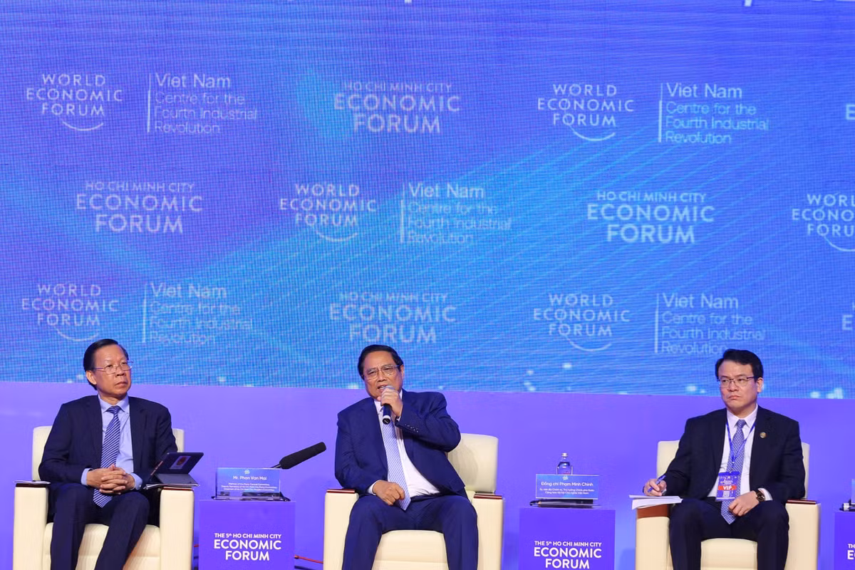 Chu tich Dien dan Kinh te the gioi Talkshow voi gioi tre TP HCM-Hinh-2