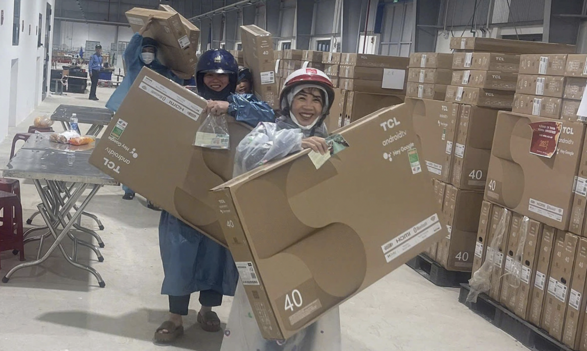 Thưởng Tết bằng ôtô Mercedes, xe máy SH, ti vi - Hình 2 Thuong Tet bang oto Mercedes, xe may SH, ti vi-Hinh-2