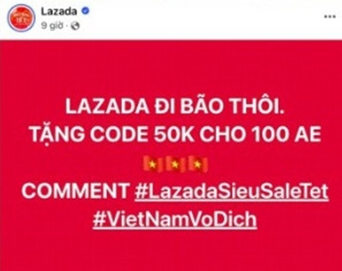 Lazada cũng đang triển khai chương trình tặng mã giảm giá trị giá 50.000 đồng cho 100 khách hàng đầu tiên bình luận trên fanpage chính thức của nền tảng kèm dòng chữ “Việt Nam vô địch”.