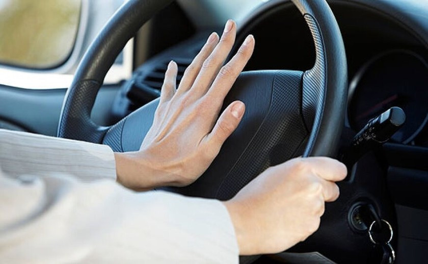 Không được bấm còi xe từ 22h đến 5h Khong duoc bam coi xe tu 22h den 5h