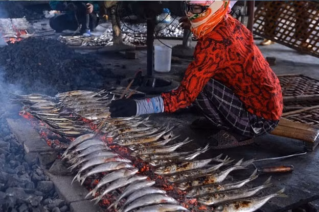 Xuan ve tren lang nghe ca nuong o Nghe An-Hinh-7