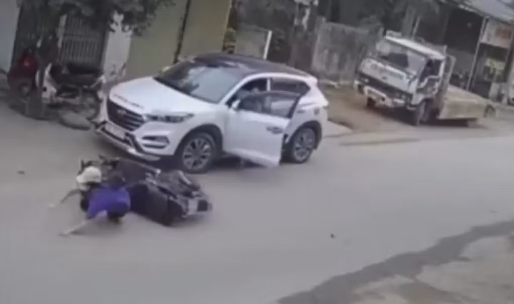 Mo cua xe gay tai nan bi phat tu 20 - 22 trieu dong