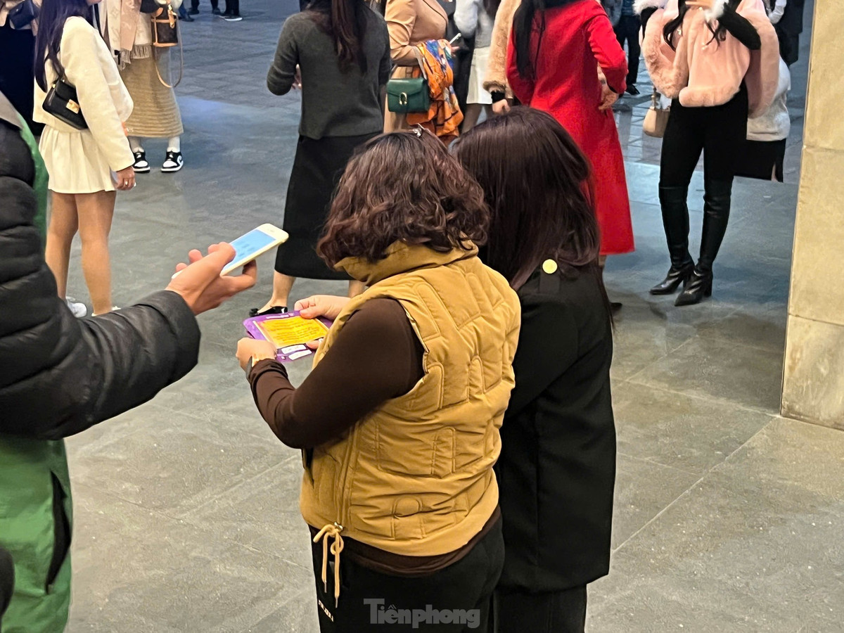 Vé Táo quân 2025: Hét giá cả chục triệu, phe "ế ẩm" tranh khách Ve Tao quan 2025: Het gia ca chuc trieu, phe