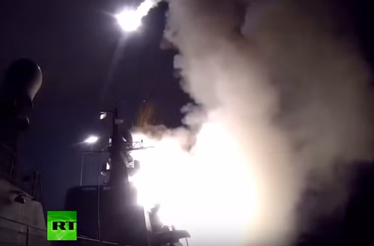 Tàu hộ vệ Dagestan đã được thực nghiệm nhiều lần phóng thành công tên lửa Kalibr. Đặc biệt, trong chiến dịch chống khủng bố tại Syria, Dagestan “đứng” ở biển Caspian đã phóng tên lửa Kalibr hủy diệt IS tận Syria.