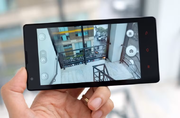 Camera phía sau độ phân giải 8 megapixel.