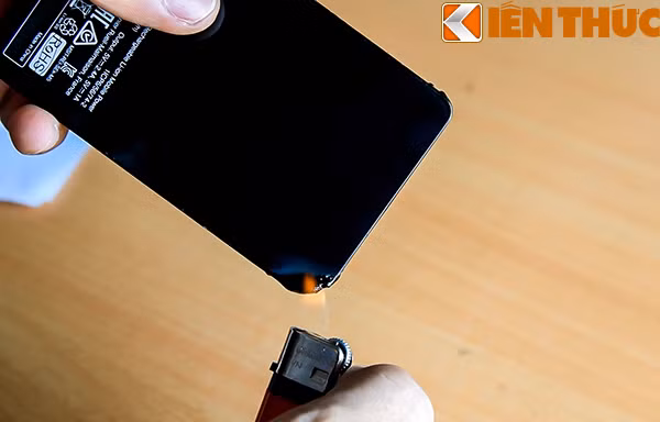 Vỏ của APC M5 được làm từ vật liệu chống cháy.