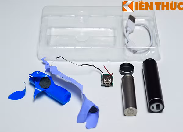 Một viên pin không nhãn mác được người bán hàng tuyên bố dung lượng lên tới 5.000mAh.