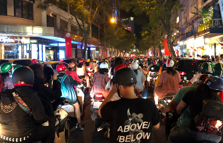 Các tuyến đường đổ về trung tâm TP trở nên quá tải trong đêm 2/9. 
