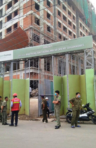 Roi tu tang 10 cong trinh khu Saigon Homes, 2 cong nhan tu vong
