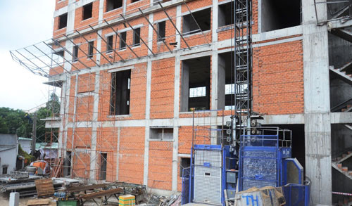 Nhan chung ke vu cong nhan roi tang 10 du an Saigon Homes tu vong-Hinh-3