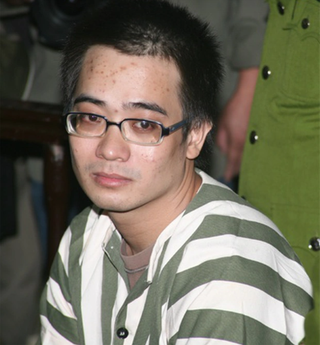 Quá trình điều tra, Công an Hà Nội đã thu giữ được các bộ phận thi thể nạn nhân theo chỉ điểm của Nghĩa và chiếc xe máy của chị L bị cầm cố. Với tội ác khó dung thứ của mình, Nguyễn Đức Nghĩa đã bị TAND Hà Nội tuyên phạt mức án tử hình. Sau 4 năm ở trong nhà lao, năm 2014, Nguyễn Đức Nghĩa đã bị thi hành bản án, chấm dứt cuộc đời của kẻ sát nhân máu lạnh. (Ảnh: Đời Sống và Pháp luật) 