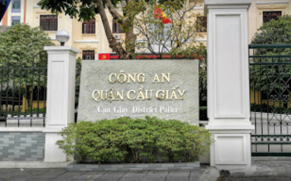 Sau khi rời khỏi hang ổ của tên "yêu râu xanh", chị H. lập tức tìm tới trụ sở Công an quận Cầu Giấy để trình báo sự việc. Xác định vụ án có tính chất đặc biệt nghiêm trọng, Công an quận Cầu Giấy đã triển khai lực lượng, nhanh chóng bắt giữ Chu Thế Quang khi gã đang lẩn trốn tại địa bàn quận Hoàng Mai (Hà Nội). 