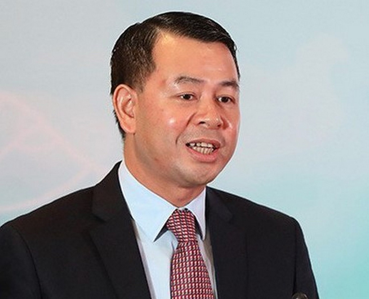 Có thời gian dài gắn bó với ngành tài chính, ông Tuấn từng giữ chức Trưởng phòng - Văn phòng Bộ Tài chính, Phó chánh Văn phòng Bộ Tài chính; Vụ trưởng Vụ Tài chính các ngân hàng và tổ chức tài chính. 