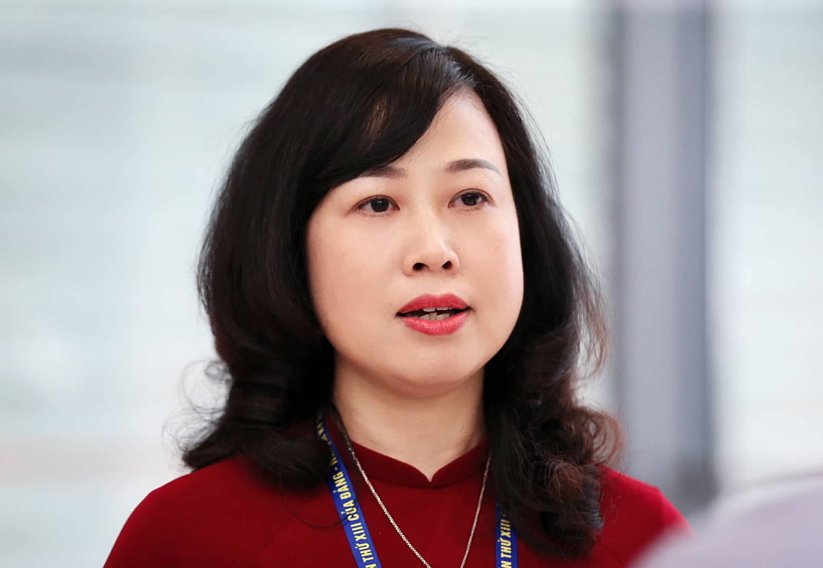 Chiều 21/10, tại kỳ họp thứ 4, Quốc hội chính thức phê chuẩn bổ nhiệm nhân sự Bộ trưởng Y tế nhiệm kỳ 2021-2016 đối với bà Đào Hồng Lan. Hơn 3 tháng trước, bà Đào Hồng Lan khi đang là Bí thư Tỉnh ủy Bắc Ninh, đã được Bộ Chính trị điều động, phân công làm bí thư Ban cán sự Đảng Bộ Y tế và Thủ tướng giao làm quyền Bộ trưởng Bộ Y tế.