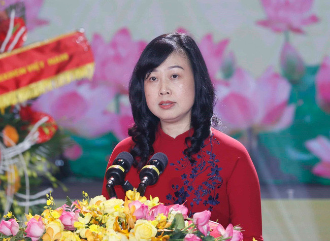 "Tôi với vai trò, trách nhiệm của đảng viên, xác định một trong những nhiệm vụ của mình là chấp hành nghiêm sự phân công của Đảng, Nhà nước. Tôi nghĩ nếu không phải tôi thì một người nào đó cũng sẽ nhận sự dũng cảm này", bà Lan chia sẻ. Cho rằng vừa có chuyên môn và vừa có năng lực quản lý là điều tốt nhất, song bà Lan nhấn mạnh điều quan trọng nhất là người quản lý hay người làm chuyên môn cần biết đoàn kết, tập hợp được trí tuệ chung để triển khai nhiệm vụ của ngành. 