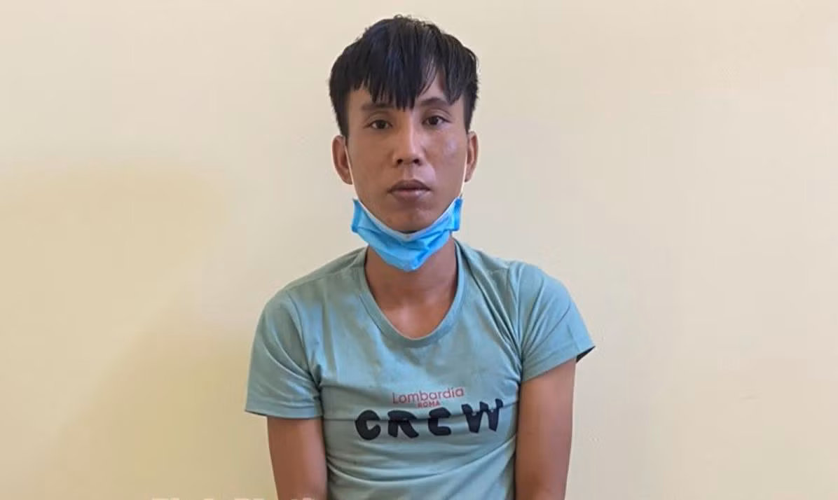 Lần theo các dấu vết thu thập được, tên Dũng này có tên thật là Mai Văn Hiến (SN 1988, thường trú thôn Chấn Lữ, xã Ninh Vân, huyện Hoa Lư, tỉnh Ninh Bình). Hiến là đối tượng có 3 tiền án về các tội trộm cắp tài sản, lừa đảo chiếm đoạt tài sản, trốn khỏi nơi giam giữ. (Ảnh Công lý) 