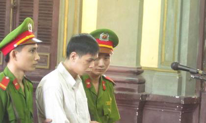 Ngày 10/8/2011, TAND tỉnh Đồng Nai đã mở phiên xét xử vụ án giết người, cướp tài sản, tuyên phạt Nguyễn Thiên Kim án tử hình cho tội giết người, 10 năm tù cho tội cướp tài sản, tổng hình phạt cao nhất là tử hình. Ngoài ra, tòa còn buộc gia đình Kim phải bồi thường cho gia đình các nạn nhân gần 200 triệu đồng về tổn thất tinh thần và chi phí ma chay. (Ảnh: Pháp luật Việt Nam)