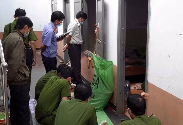 Việc xác minh, truy bắt hung thủ gặp nhiều khó khăn vì theo lời khai của em Quỳnh Châu thì người thanh niên từ trong nhà bước ra xe taxi khoảng 25 tuổi; nhưng người lái xe taxi lại cho biết, người đàn ông khoảng 35-40 tuổi (Ảnh minh hoạ, nguồn ảnh: VTC News)