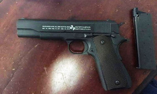 Bat nghi can chuyen ban sung, roi dien cho tai xe xe tai