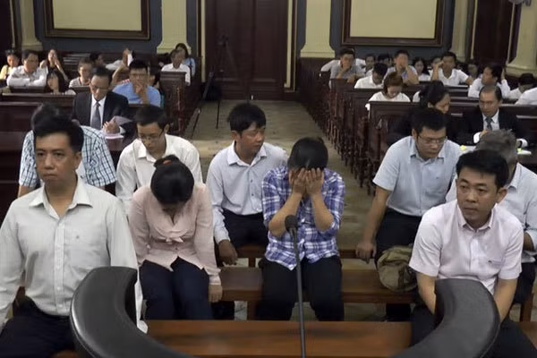 Ngoai VN Pharma ban thuoc chua ung thu gia con nhung cai ten nao?