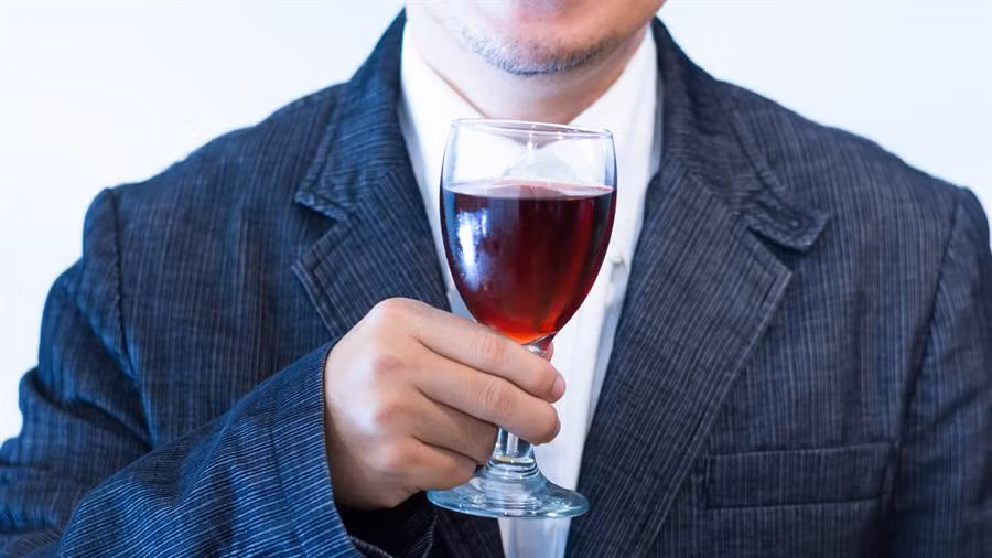 Nguoi dan ong hoa phu thuy chi vi thu ai cung uong nay