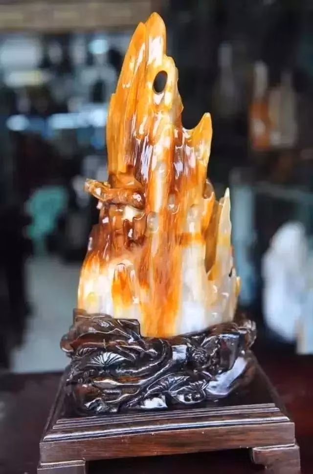 Những thân cây hóa ngọc này chủ yếu đã tồn tại từ thời Triassic và Jurassic, khoảng từ 100 triệu đến 250 triệu năm trước.