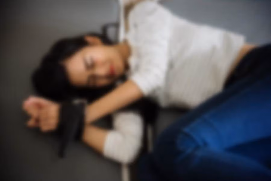 Nho loai hoa nay, co gai thoat khoi ten bat coc ngoan muc