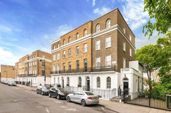 Ngôi nhà 5 tầng lầu này được Boris Johnson mua vào năm 2005 với giá gần 2,4 triệu USD.