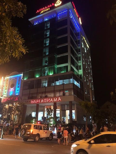 Nguoi dan ong nhay tu tang 11 cua khach san xuong dat-Hinh-2