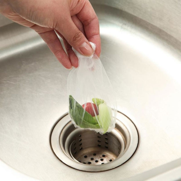 Một phát minh trông thật đơn giản mà thông minh để ngăn thức ăn lọt xuống cống gây tắt nghẽn