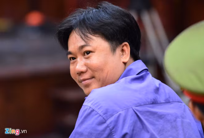 Vu bac si Chiem Quoc Thai: Giam doc nhan tien chem nguoi bi de nghi tang an