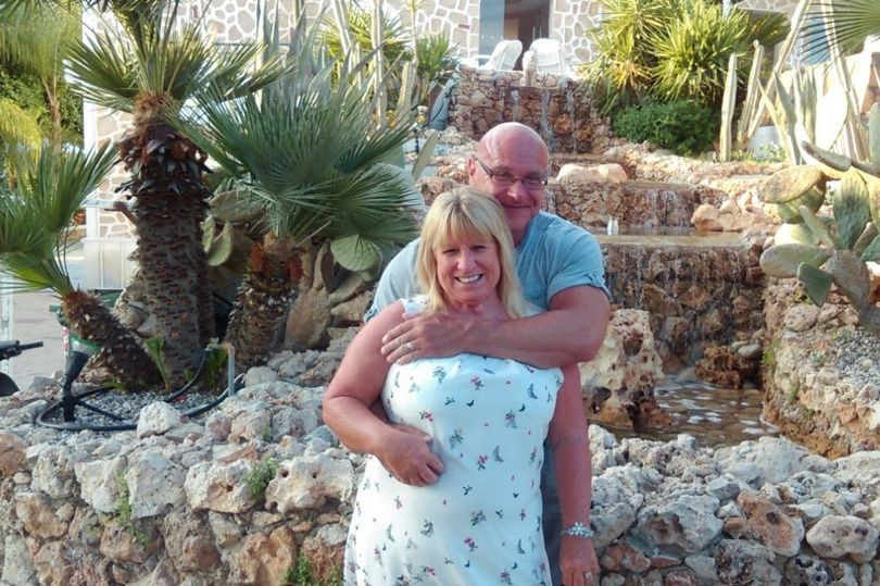 Ep chong lam viec nha, vo sung so khi bi bat bo tu