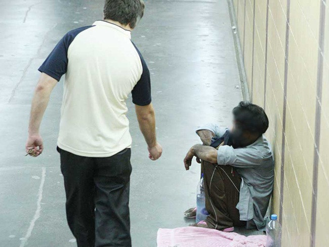 Thống kê của cảnh sát cho thấy, số người ăn xin ở Dubai giảm dần theo các năm. Ví dụ năm 2015, số người ăn xin ở Dubai bị bắt là 1.405 người, năm 2016 là 1.021 người, năm 2017 là 653 người và năm 2018 có 243 người ăn xin bị bắt.