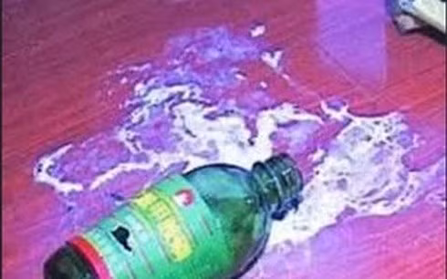 Thay vo uong thuoc sau tu tu, chong uong theo nhung khong chet