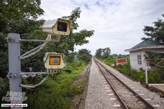 Can canh he thong radar canh bao chuong ngai vat duong ngang dau tien o Viet Nam-Hinh-8