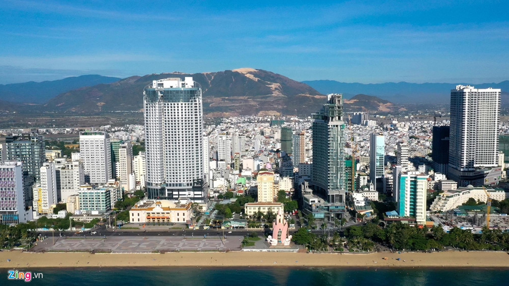 Sau đó, Công ty Khánh Hòa lại xin thêm gần 380 ha đất nữa để làm một dự án tâm linh trên đỉnh núi Chín Khúc, qua đó nâng tổng diện tích dự án lên 513 ha. Sau khi được chấp thuận về chủ trương, doanh nghiệp này tiến hành đào đắp, xẻ núi làm đường. Từ trung tâm Nha Trang có thể dễ dàng nhìn thấy núi Chín Khúc bị "cạo trọc" nham nhở trên đỉnh.