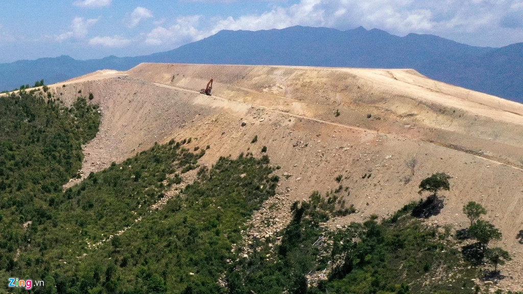 Trong một lần trả lờ Zing.vn, Công ty Khánh Hòa cho biết chưa tiến hành thi công dự án trên núi Chín Khúc, mà chỉ mới làm ranh cản lửa và con đường để đơn vị tư vấn lên khảo sát lập quy hoạch chi tiết. Sau khi lập xong mới báo cáo UBND tỉnh Khánh Hòa phê duyệt.