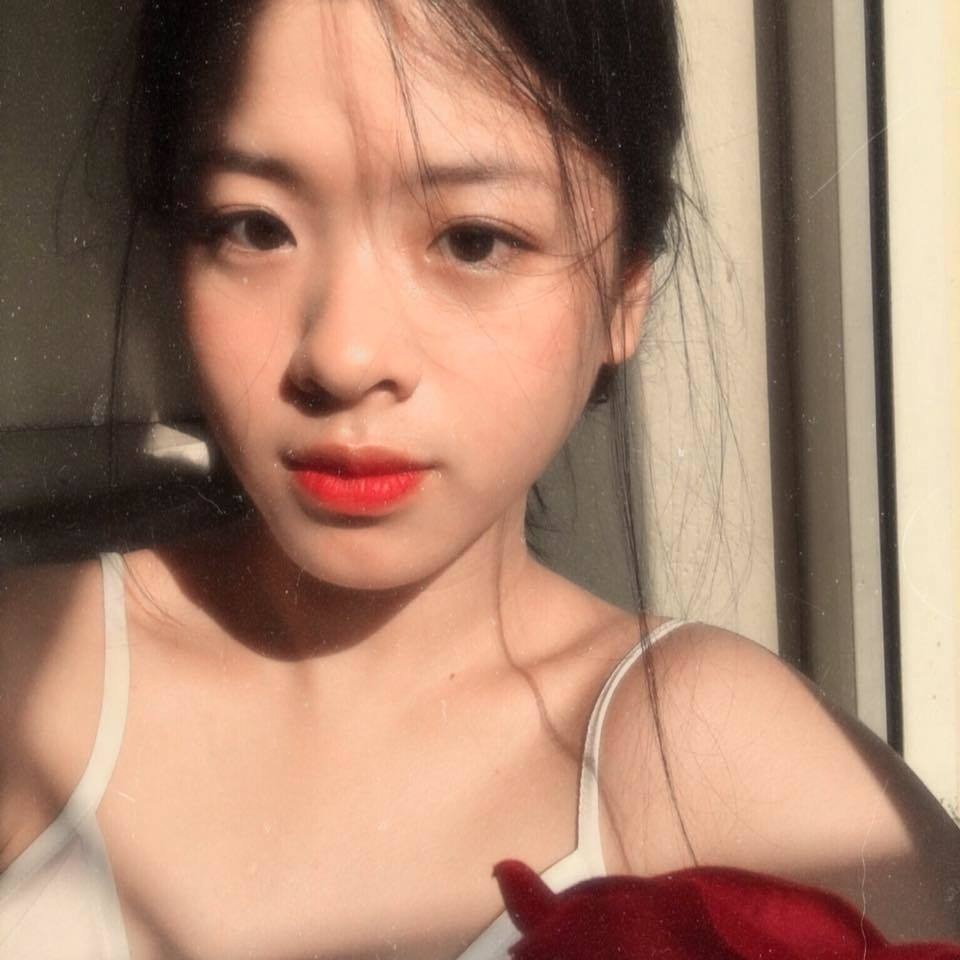 Cô bạn được khen có nhiều nét giống mẹ.