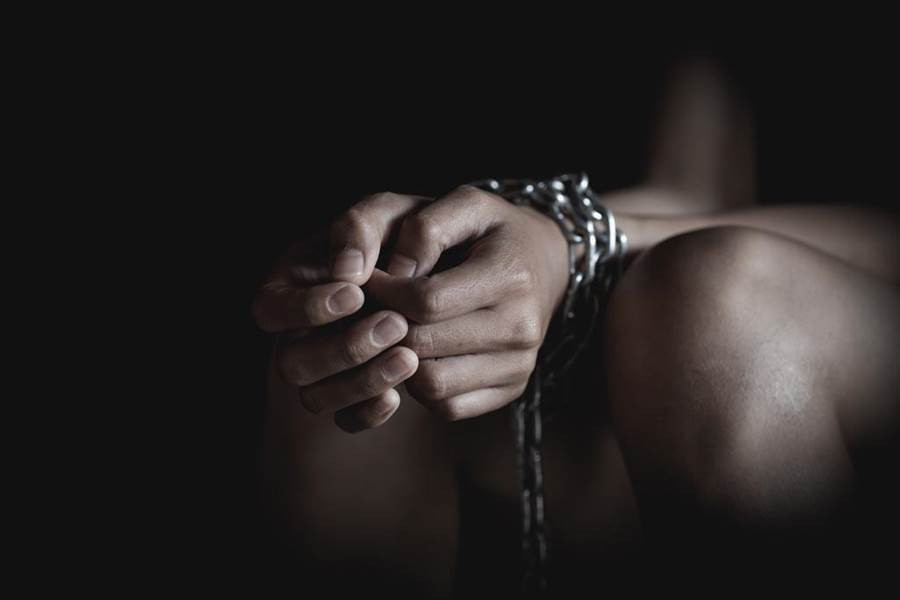 Run so cau be bi me ke va cha ruot xich nhu dong vat