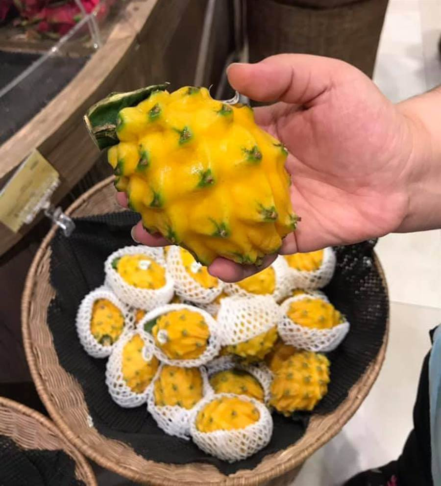 Mới đây, một chàng trai trẻ người Đài Loan chia sẻ trải nghiệm ăn quả kỳ lân của mình trên mạng xã hội, gây xôn xao dư luận. Theo chia sẻ của anh, thứ quả được gọi là quả kỳ lân này lẽ ra phải gọi là quả "ác quỷ", bởi sau khi ăn xong, rất nhanh sau đó, người ăn sẽ phải chạy vào nhà vệ sinh làm bạn.