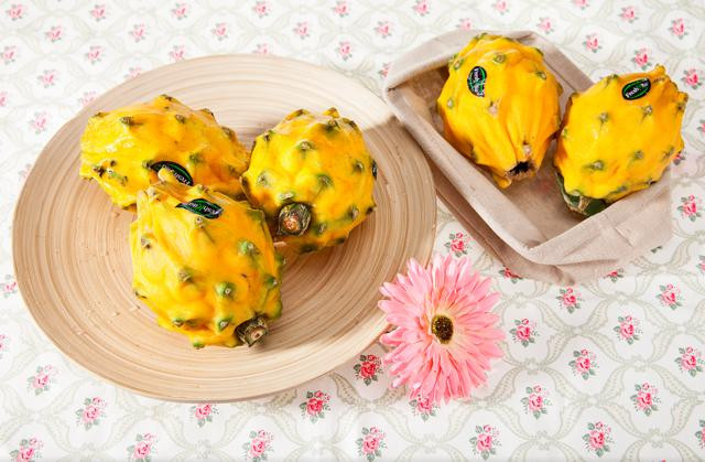 Quả kỳ lân cũng chứa các chất dinh dưỡng phong phú và tác dụng nhuận tràng cực mạnh. Nó chứa anthocyanin và protein thực vật cực hiếm. Đồng thời, cũng có cả chất xơ và vitamin hòa tan.