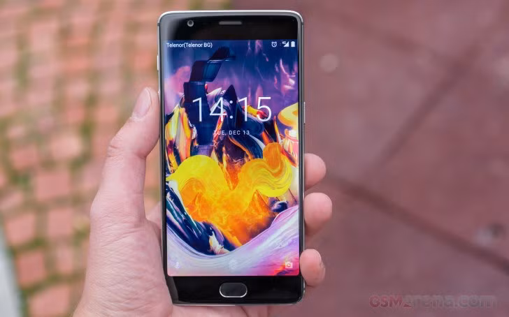 Là smartphone tầm trung nhưng OnePlus 3T vẫn sở hữu nhiều tính năng như dòng thiết bị cao cấp khác. Camera selfie siêu khủng 16MP cho chất lượng hình ảnh ngay cả khi điều kiện ánh sáng yếu.