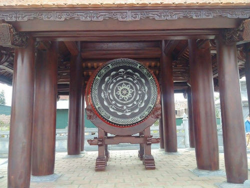 Gác trống và gác chuông nằm đối diện nhau