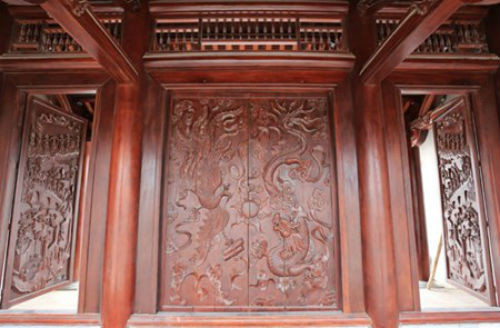 Cổng Đại Thành môn làm bằng gỗ lim khối lớn trạm long phụng tinh xảo
