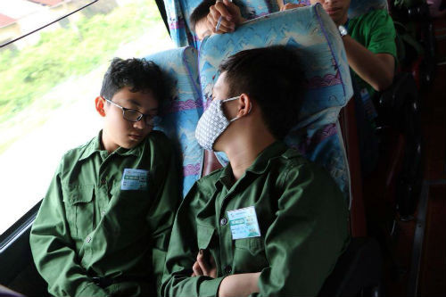 Những giấc ngủ vội trên đường tới Doanh trại.