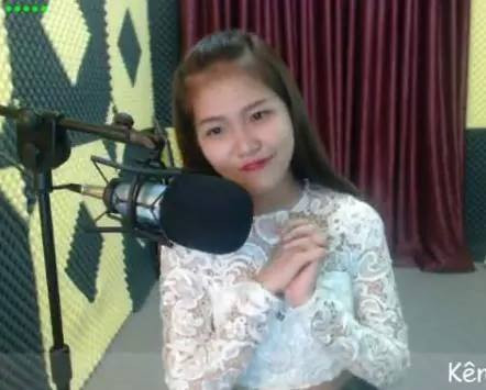 Xinh xắn và có một chút tinh nghịch, Thu Hạnh xuất hiện trong các clip ca hát thường dễ gây thiện cảm với khán giả.