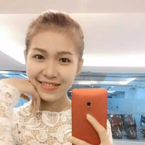 Theo tìm hiểu, cô ca sĩ hát đám cưới đang gây sốt mạng là Hạnh Kenny - Trần Thị Thu Hạnh, sinh năm 1992 và hiện đang là thành viên của Đoàn ca múa nhạc tỉnh Bình Dương.