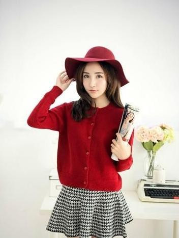 Hơn nữa khuôn mặt của Chi Yao còn mang nhiều nét lai của người phương Tây. Điều này khiến cô nàng phù hợp với nhiều phong cách trang phục hơn.