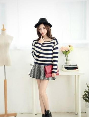 Bằng những shot hình quảng cáo khá chuyên nghiệp, shop online của Chi Yao thu hút một lượng khách hàng đông đảo. Những cô gái trẻ yêu thích trang phục mà cô mẫu này giới thiệu, trong khi các chàng trai cũng tò mò ghé thăm shop online và không ít người "phải lòng" cô chủ shop.